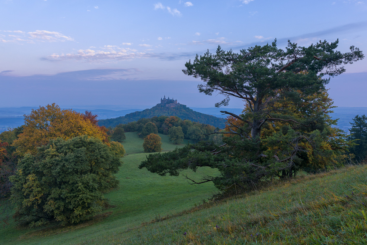 Früherbstlicher Blick auf Hohenzollern